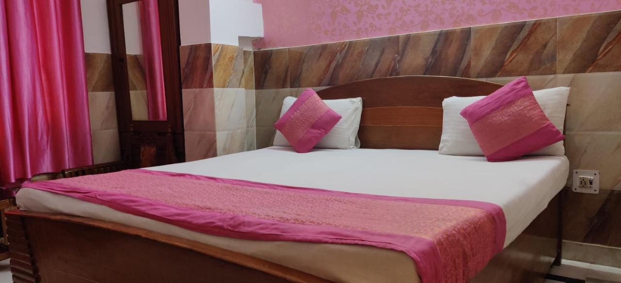 Hotel Royal Inn New Delhi Exterior photo