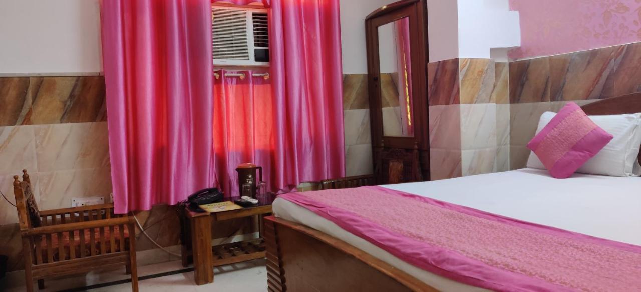 Hotel Royal Inn New Delhi Exterior photo