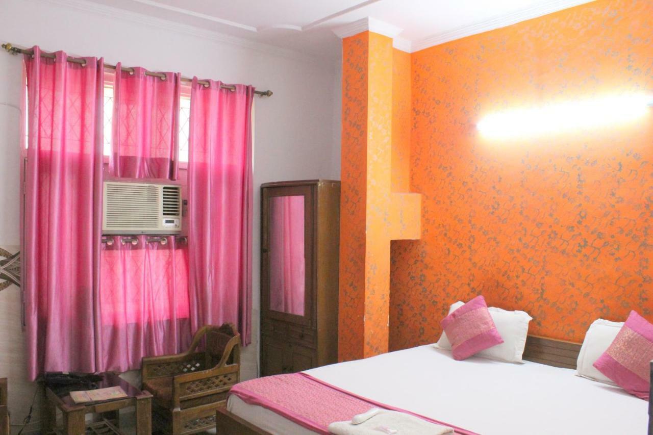 Hotel Royal Inn New Delhi Exterior photo