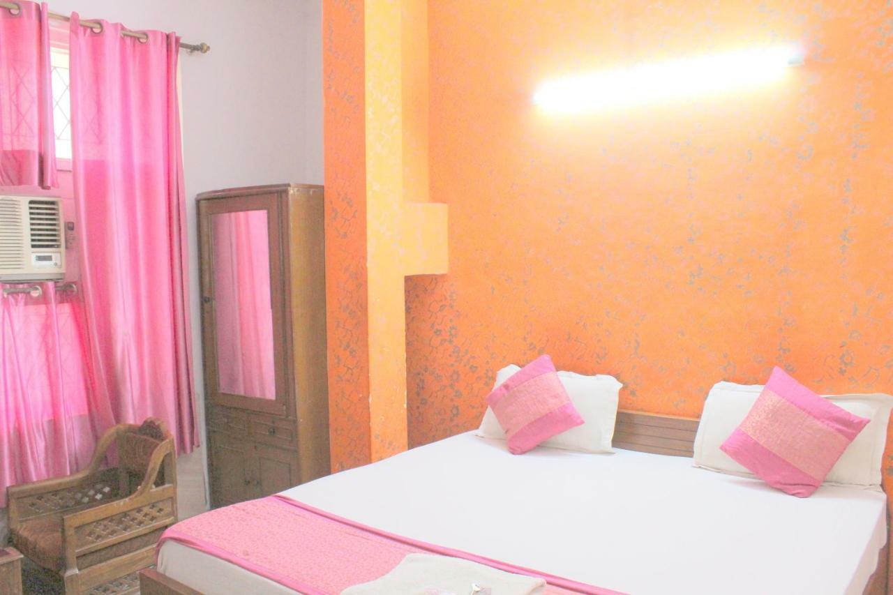 Hotel Royal Inn New Delhi Exterior photo