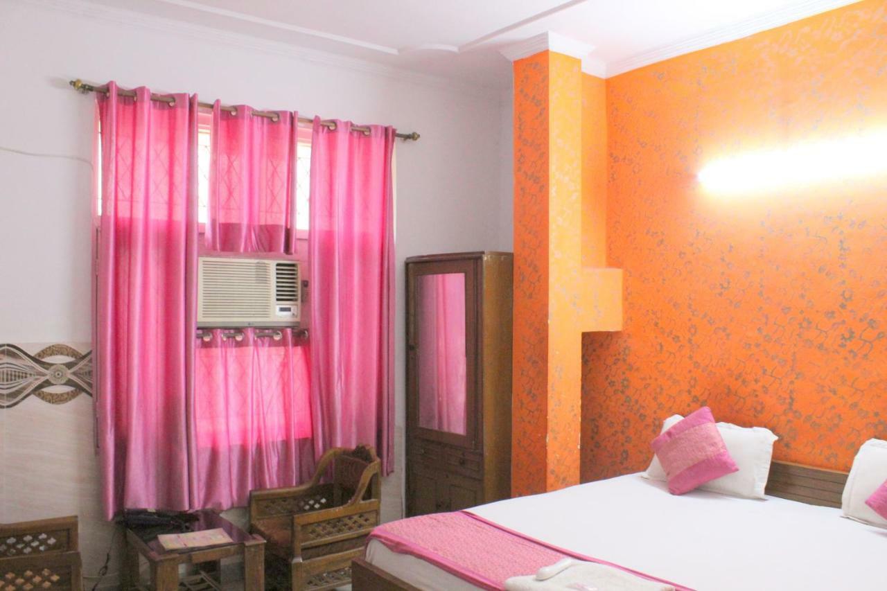 Hotel Royal Inn New Delhi Exterior photo